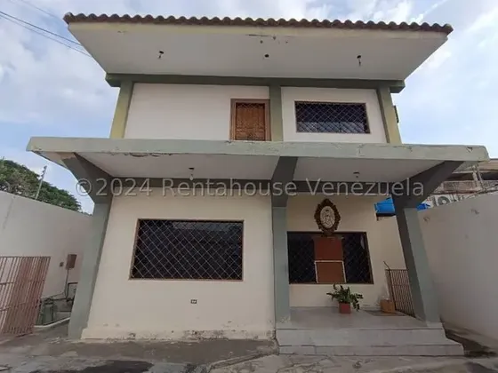 Casa En Venta En La Coromoto De 767mts2 2 Propiedades En Un Solo Terreno 24-25528 Holder