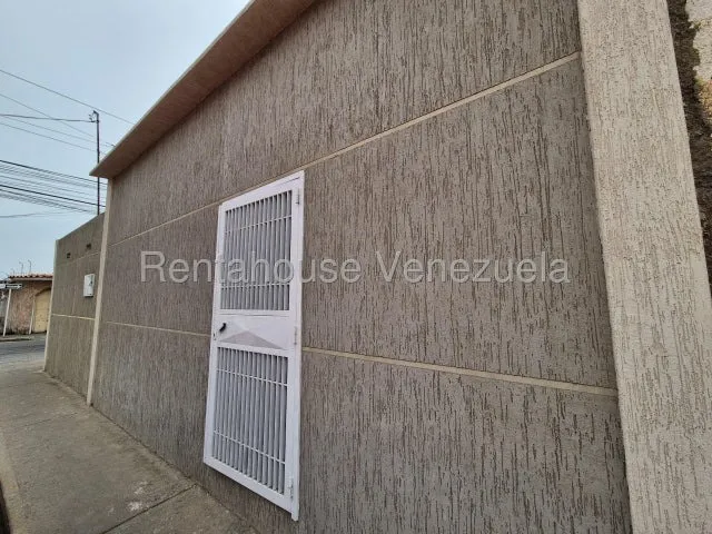 María Valera Trae Para Ti En Alquiler Amplio Local Comercial Al Este De Barquisimeto, A Pie De Calle, Zona De Alto Tráfico Vehicular Y Peatonal, 