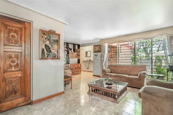 Casa En Venta De 4 Dorm. En Ñuñoa