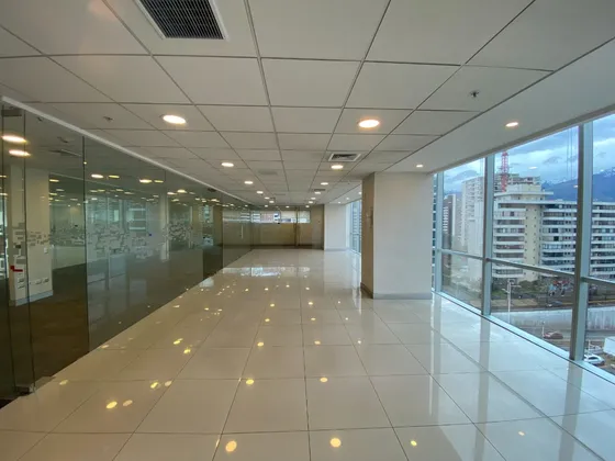 Excelente Oficina Nueva Las Condes, Cómoda Distribución