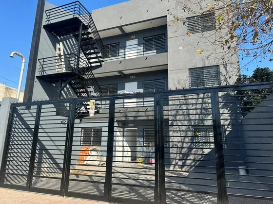 Departamento En Venta De 2 Ambientes C/ Cochera En San Justo
