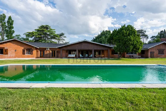 Fantástica Casa Sobre El Club De Golf - 3 Dormitorios + Dependencia Completa - Inmejorable Jardin Orientacion Norte!