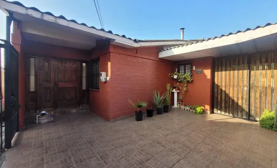 Casa En Villa Los Cántaros, A Pasos Metro Plaza Quilicura