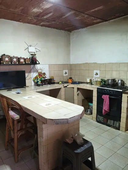Amplia Casa Ideal Para Negocio, Ubicada A Una Cuadra Del Mercado Los Goajiros, Con Local Y Anexo 2 Pisos Por Culminar Ideal Para Una Farmacia, Market, Otros Mv15