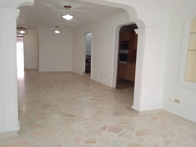 Town House Urb. Quintas Del Norte En Naguanagua Calle Abierta (yb)