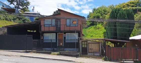 Casa Con Tres Cabañas Funcionando