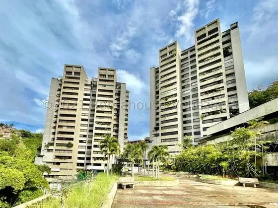 Lb / Espectacular Apartamento Remodelado Totalmente Hace 3 Años, Que Cuenta Con Todas Las Comodidades De Una Casa, En Venta - Alto Hatillo // Mls #26-2157