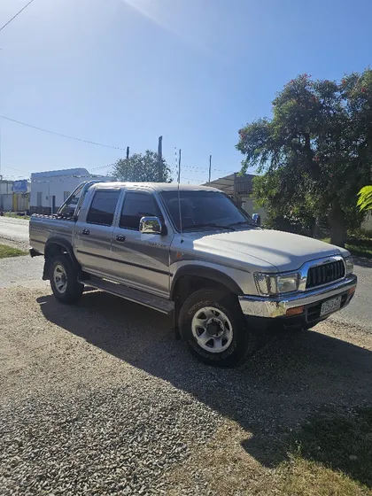 Toyota Hilux 3.0 D/cab 4x4 Srv