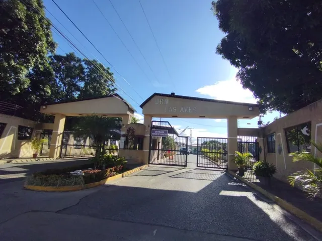 Venta Casa Quinta  Urbanizacion Las Aves, Agua De Pozo Propio, Morita1  Estado Aragua     022js 