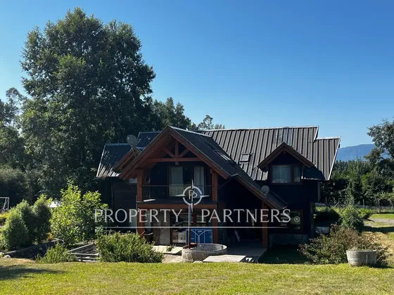 Exclusiva Casa En Arriendo Estilo Clásico En Secto...