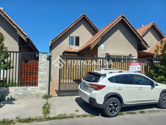 Casa En Venta De 3 Dorm. En Peñaflor
