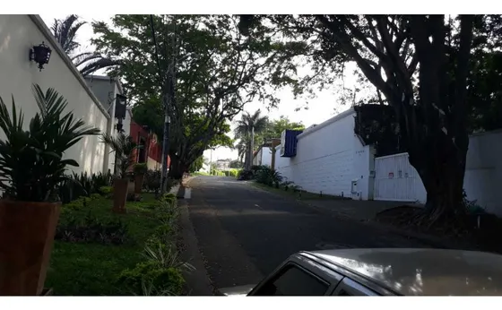 Vendo Casa En El Sur De Cali  Barrio Ciudad Jardín 1500 Metro 