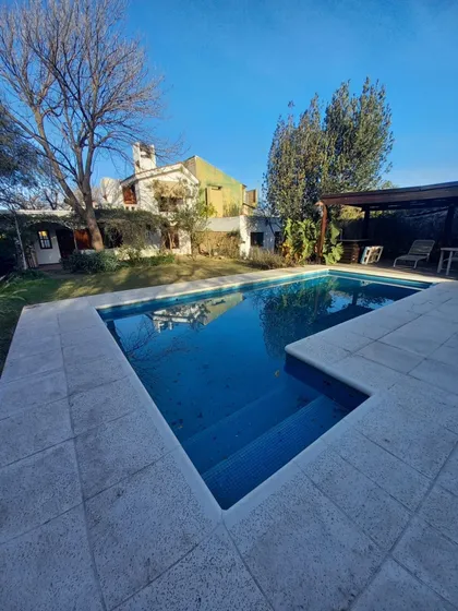 Casa En Alquiler En Villa Allende Lomas Oeste