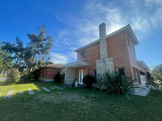 Casa En Venta En Una Planta - Barrio Cerrado En Autopista Richieri