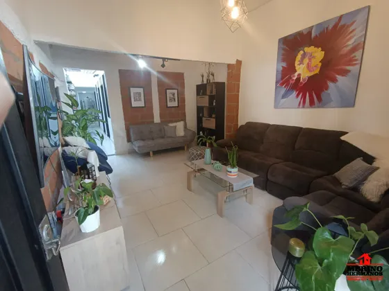 Casa En Venta En Aranjuez. Cod V4653
