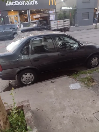 Chevrolet Corsa Classic 1.6 Gl Aa Dh 4p