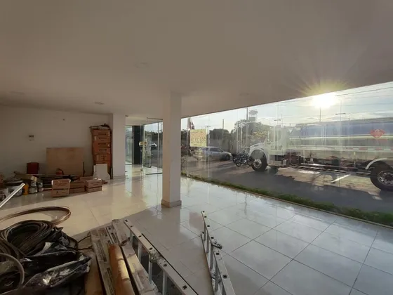 Local En Arriendo En Zona Industrial. Cod A17771
