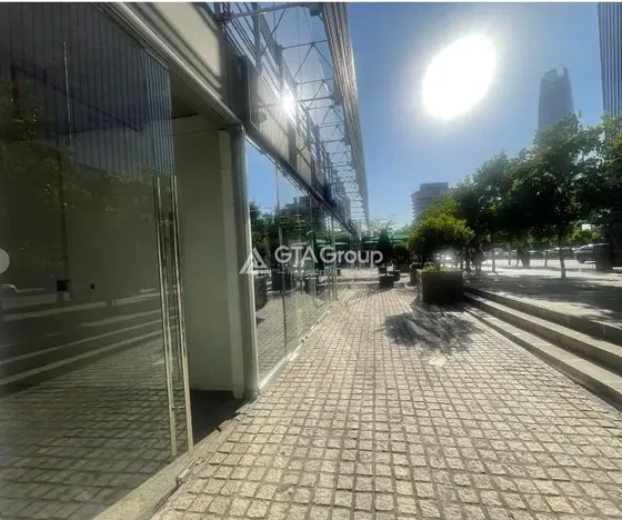 Arriendo De Local Comercial 79 M2. El Golf