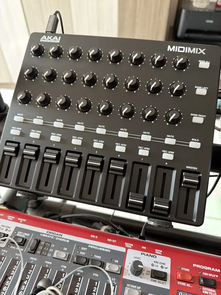 Controlador Usb Midi Midmix - Akai | Frete grátis
