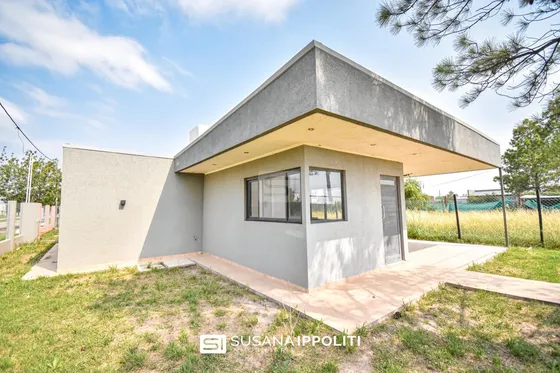 Casa En Venta De 2 Dormitorios En Punta Chacra Roldán