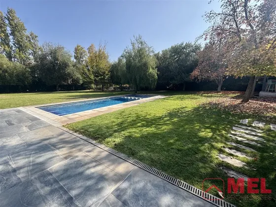 Casa En Venta De 5 Dorm. En Chicureo