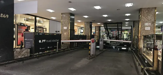 Gp Oportunidad Estacionamiento Huérfanos Edificio España