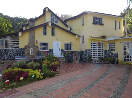 Casa En Venta Bi Familiar En El Sector La Suiza