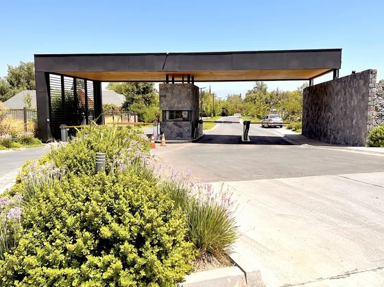 Cond. Por Av. El Valle, Algarrobos, Chicureo Oriente