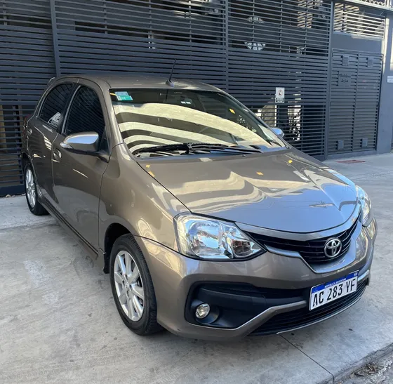 Toyota Etios Xls 1.5 6m/t Sedan