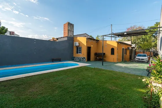 Casa En Venta Don Bosco, Pileta 