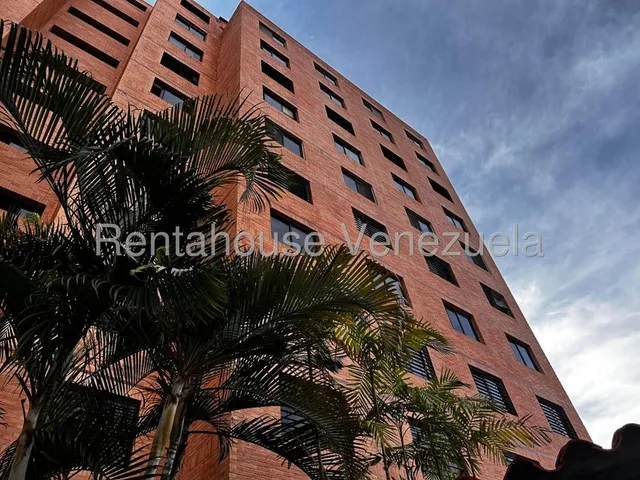 Espacioso Apartamento Amoblado Ubicado En Colinas De La Tahona! #25-15108 Ricardo Rah