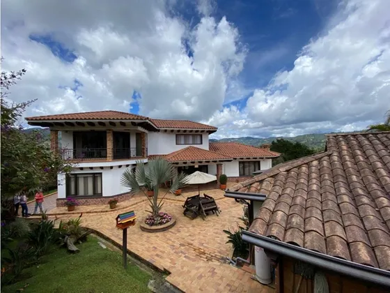 Amplia Y Hermosa Casa Campestre A La Venta
