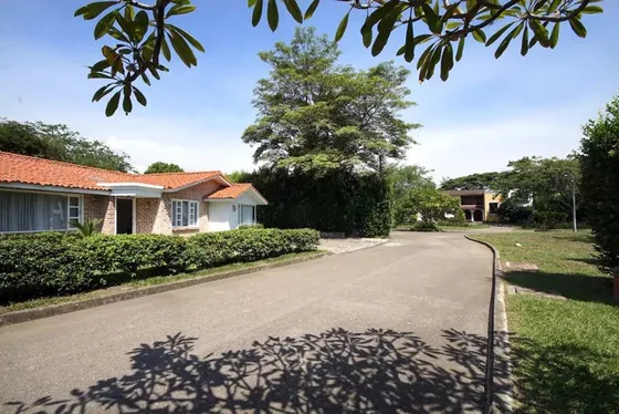 Se Alquila Espacioso Apartamento Independiente De 150 M2, En Condominio Campestre En Pance