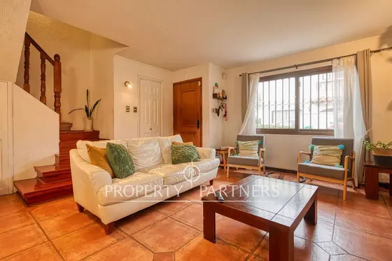 Hermosa Y Cálida Casa En Condominio!
