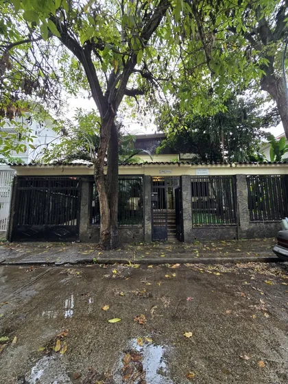 Se Alquila Funcional Casa Comercial En Alta Florida 