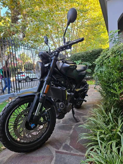 Moto Husqvarna Svartpielen 401 Modelo 2023 Pocos Km