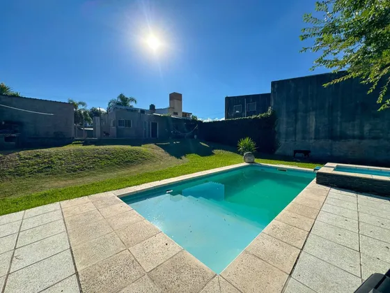 Venta Casa 2 Dormitorios Con Pileta Villa Allende