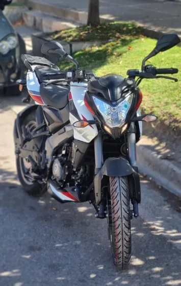 Bajaj Rouser Ns 200