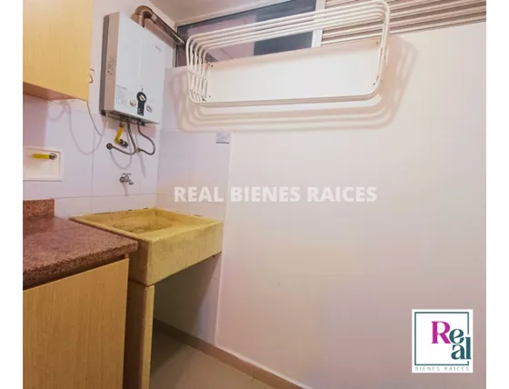 Se Arrienda Hermoso Apartamento En El 9° Piso De Unidad Cerrada.