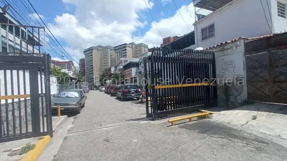 Casa En Venta Los Dos Caminos Mls# 25-4938 Em