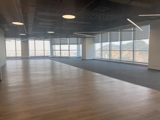 Excelente Oficina Ubicada En La Torre Costanera Providencia