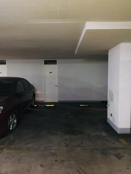 Vendo Estacionamiento + Bodega En Santiago Centro