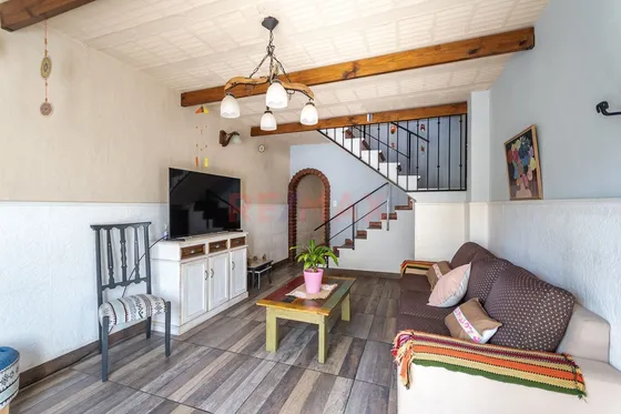 Casa En Venta 4 Amb. En Villa Ballester - Pza.alem
