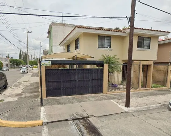 Casa Con Excelente Ubicación En C. Capricornio, Juan Manuel Vallarta,  Zapopan, Jalisco. Arf