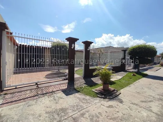 Rent-a-house Vende Bellísima Casa, Corinsa Colonial, Cagua, Estado Aragua, 25-13050 Gf