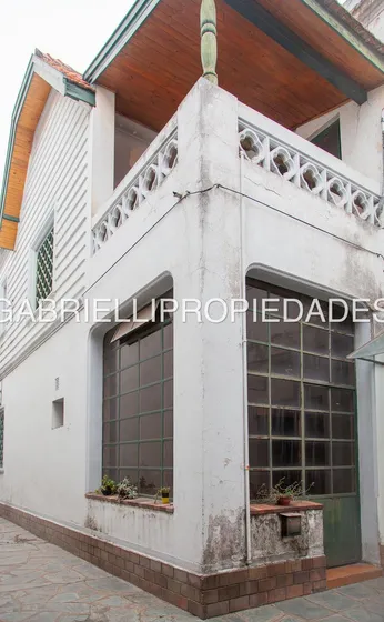 Casa Estilo Muy Amplia En  Lanus