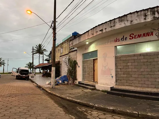 Casa Com Salão A 50m Da Praia 260000 À Vista