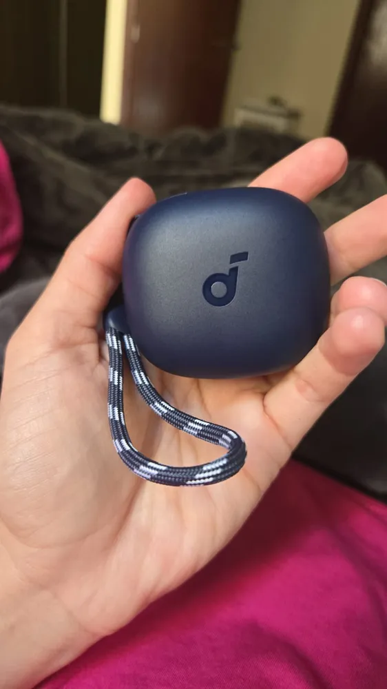 Fones Soundcore P20i e estojo com cabo USB-C, foto real de usuário