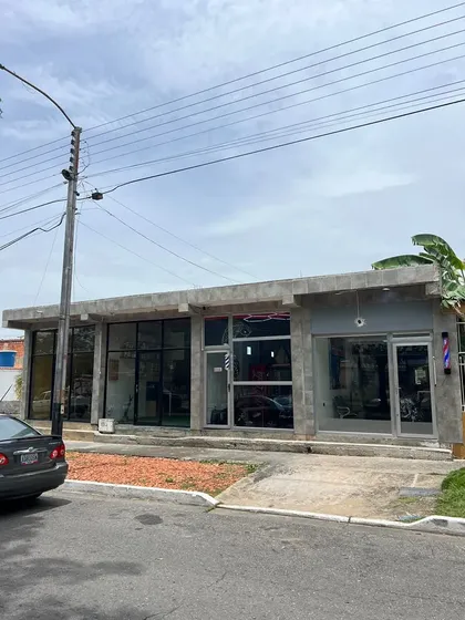 Solo Cliente Vende Casa Comercial En San Diego La Urbanización La Esmeralda En Avenida Principal De Alto Tráfico Peatonal Y Vehícular. Cercano Autopista (mr)