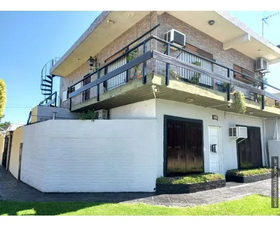Oportunidad, Casa Tipo Ph En Planta Baja, Con Cochera, Patio Y Parrilla. Excelente Estado